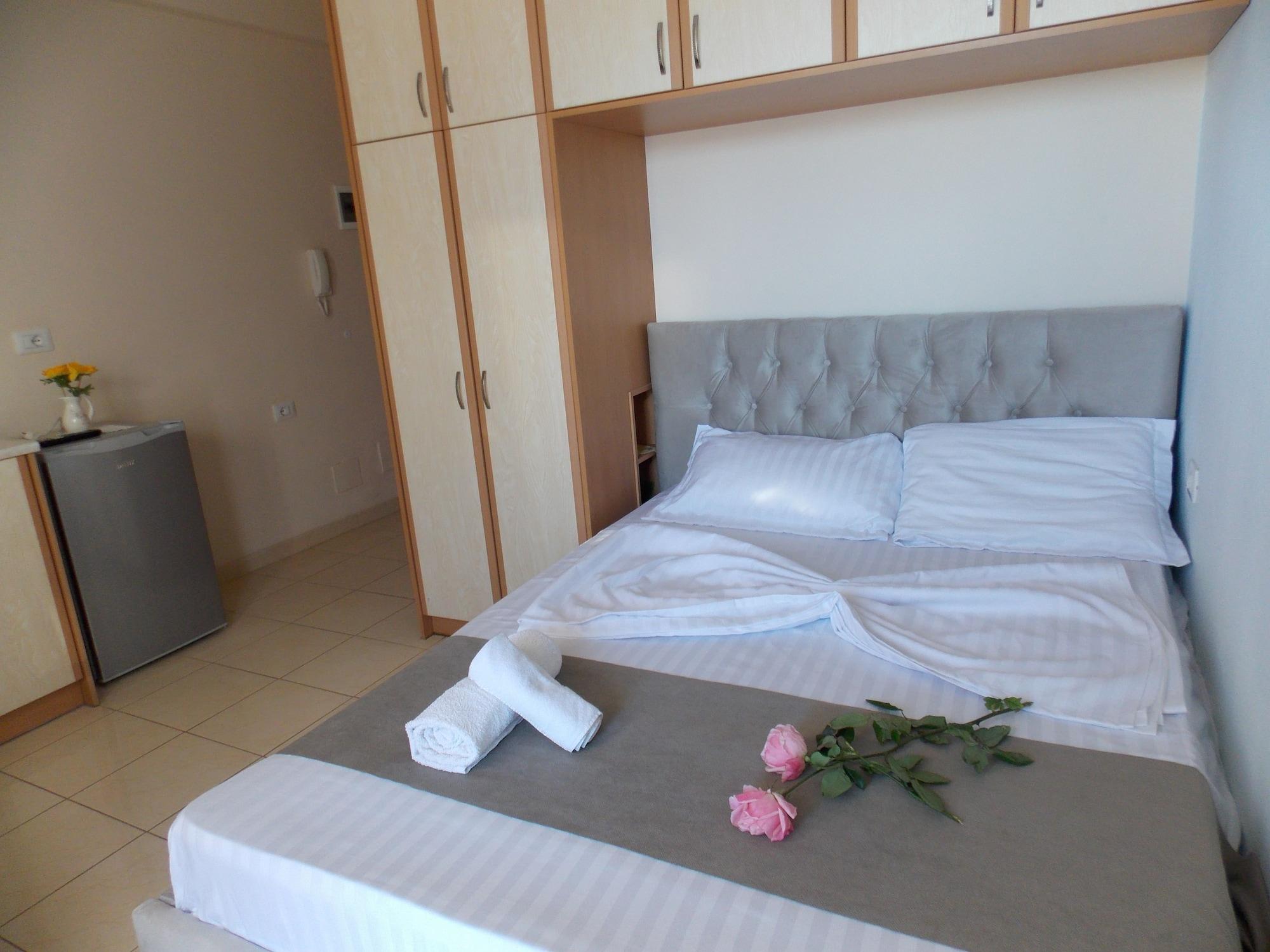 Afrimi Relax Apartments Sarandë Esterno foto