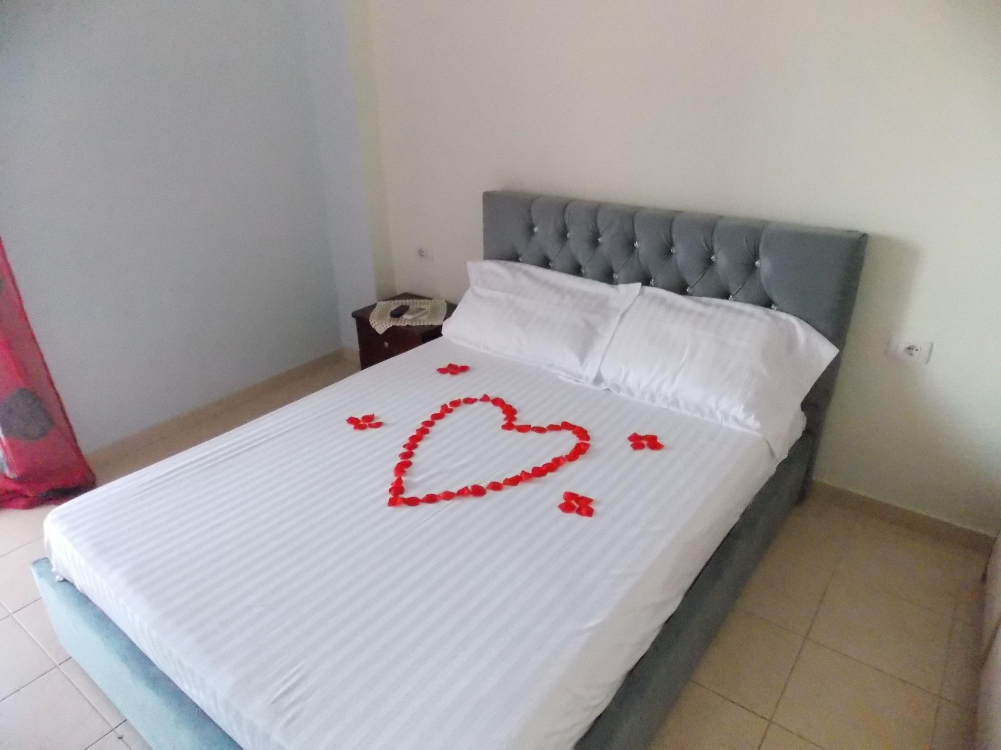 Afrimi Relax Apartments Sarandë Esterno foto