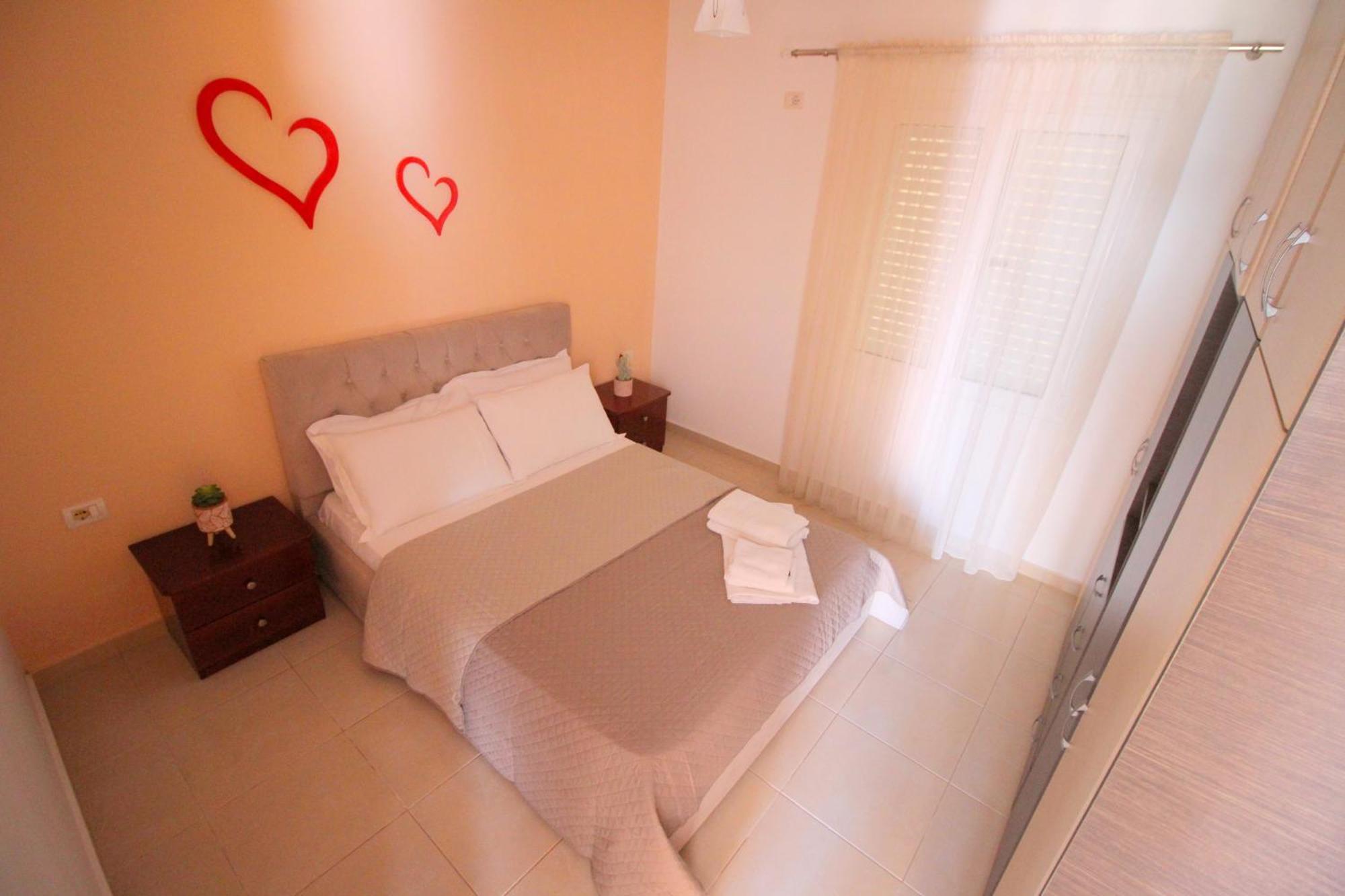 Afrimi Relax Apartments Sarandë Esterno foto