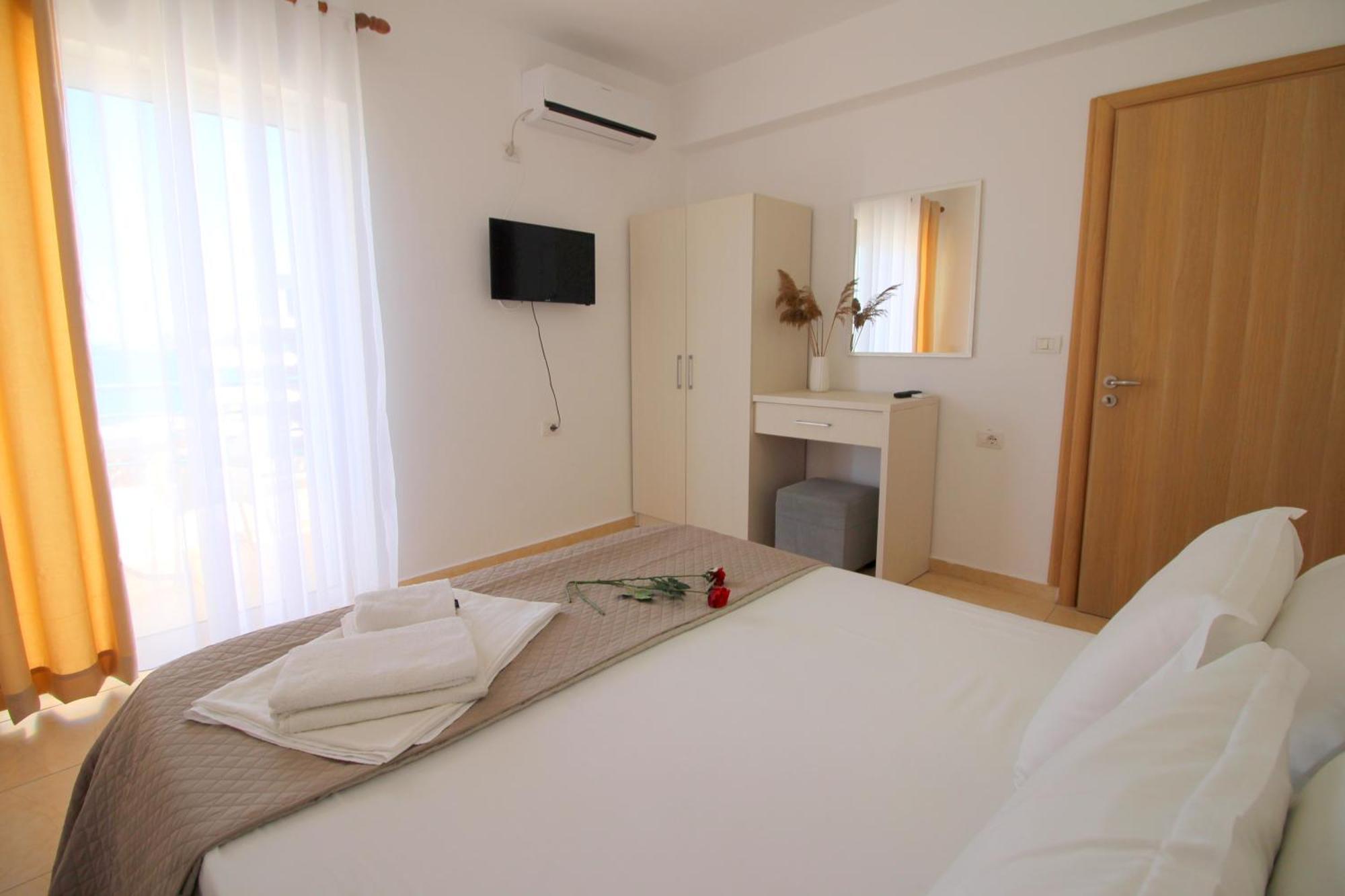 Afrimi Relax Apartments Sarandë Esterno foto